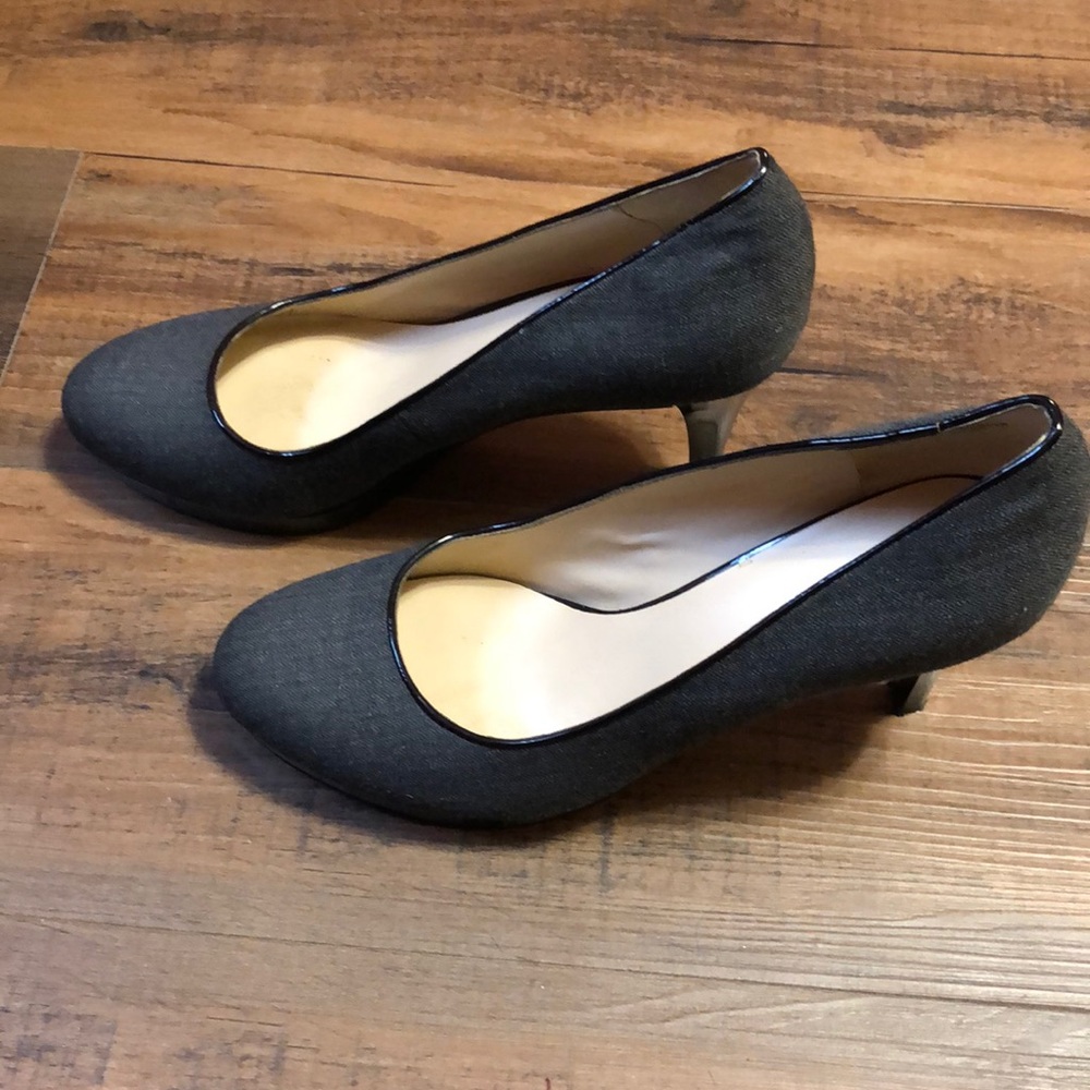 Shoes - Picture 2 of 4